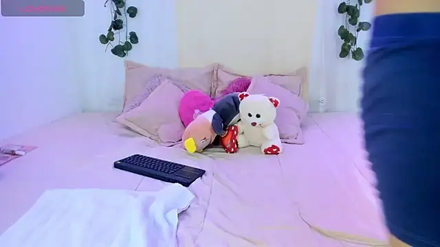 Snapshot of catalina_and_roger chatting on October 10, 3:44 pm catalina and roger online show from October 10, 3:44 pm