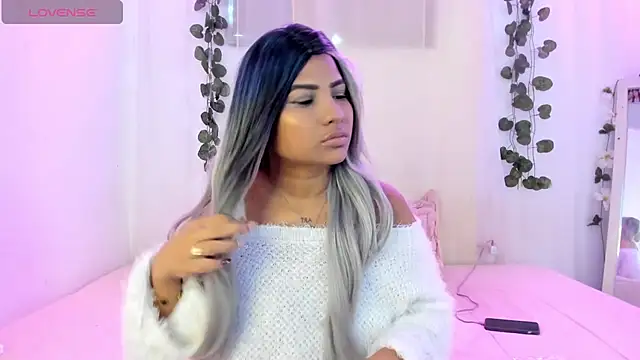 Snapshot of catalina_and_roger chatting on October 20, 12:27 pm catalina and roger online show from October 20, 12:27 pm