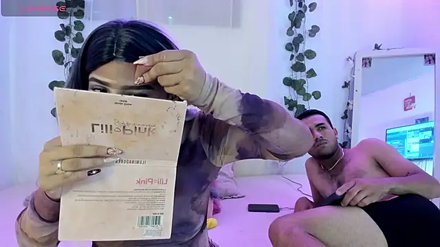 Snapshot of catalina_and_roger chatting on October 21, 12:28 pm catalina and roger online show from October 21, 12:28 pm