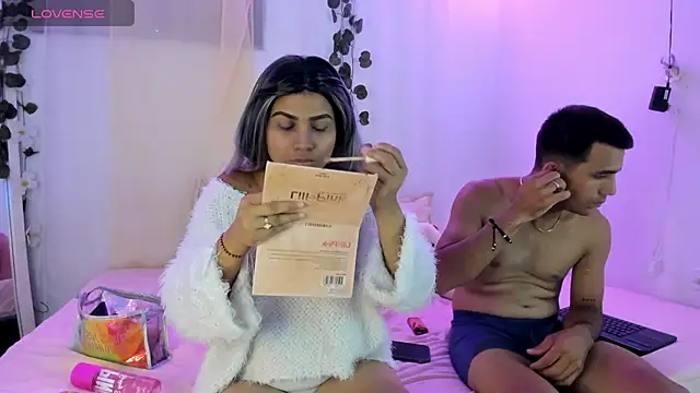 Snapshot of catalina_and_roger chatting on October 30, 12:17 pm catalina and roger online show from October 30, 12:17 pm