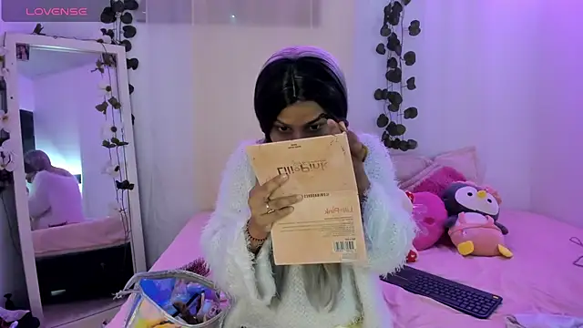 Snapshot of catalina_and_roger chatting on October 31, 12:06 pm catalina and roger online show from October 31, 12:06 pm