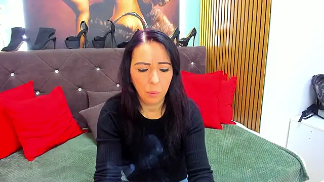 LauraSin online show from February 19, 6:59 pm