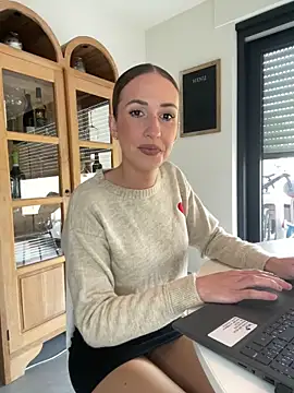 lola tentatiion online show from February 18, 9:43 am