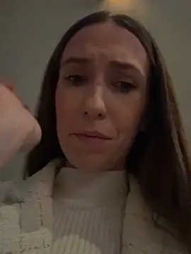 lola tentatiion online show from March 7, 9:01 pm