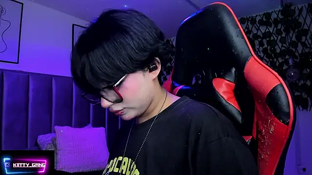 Kitty Gang online show from February 3, 6:40 am