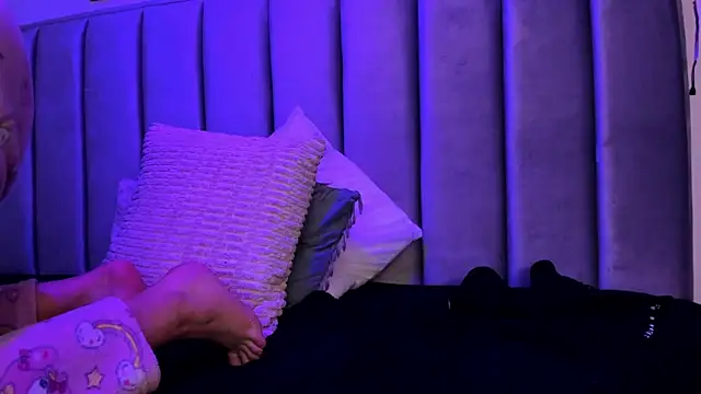 Kitty Gang online show from March 21, 8:19 am