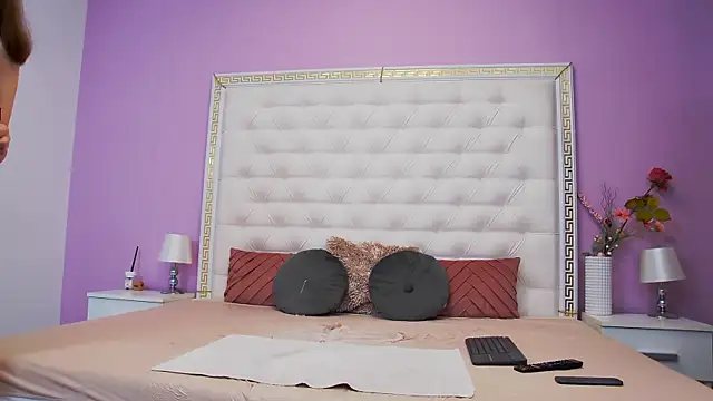 Snapshot of Lenna_Paul chatting on October 9, 4:10 am Lenna Paul online show from October 9, 4:10 am