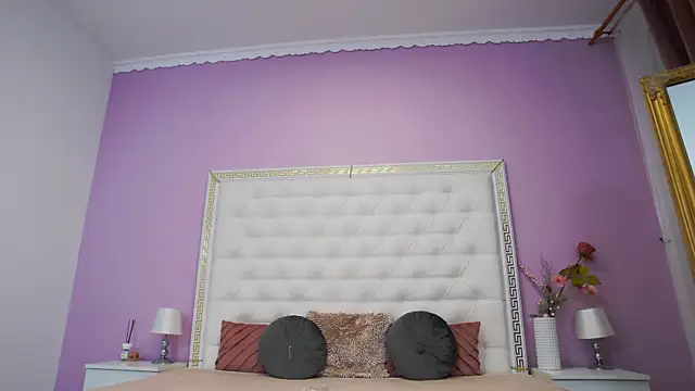 Snapshot of Lenna_Paul chatting on October 16, 3:51 am Lenna Paul online show from October 16, 3:51 am