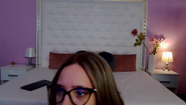 Snapshot of Lenna_Paul chatting on June 17, 4:15 am Lenna Paul online show from June 17, 4:15 am