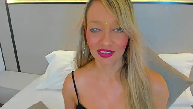 Snapshot of emma_collson chatting on September 13, 2:33 am emma collson online show from September 13, 2:33 am