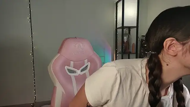 Snapshot of purrrrrrrrr chatting on December 5, 1:17 pm purrrrrrrrr online show from December 5, 1:17 pm