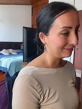 yaralyminjo2 online show from March 13, 5:39 pm