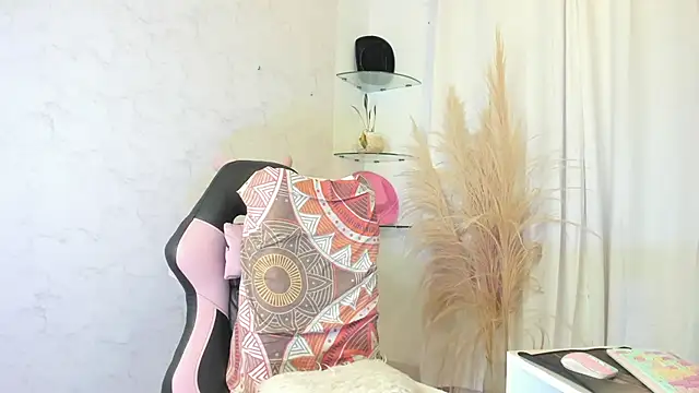 Leslie browm online show from February 16, 11:45 pm