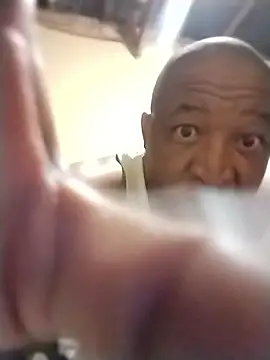 Snapshot of surger chatting on December 15, 2:16 am surger online show from December 15, 2:16 am