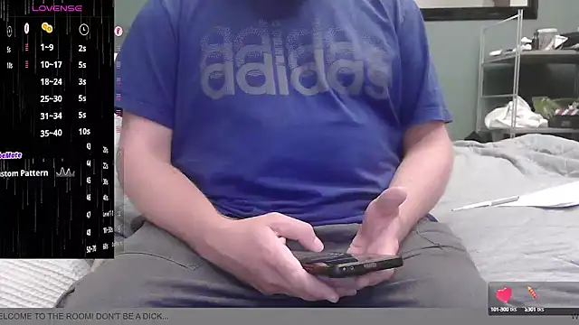 Snapshot of BondBroken chatting on September 30, 6:13 pm BondBroken online show from September 30, 6:13 pm