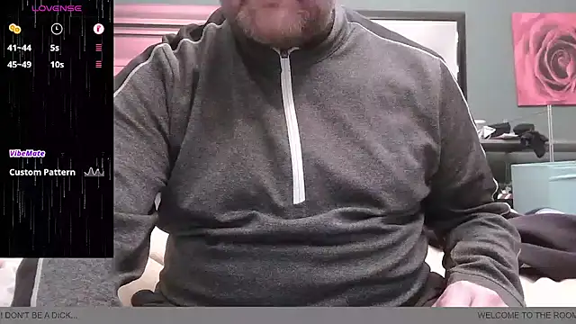 Snapshot of BondBroken chatting on November 8, 7:34 pm BondBroken online show from November 8, 7:34 pm