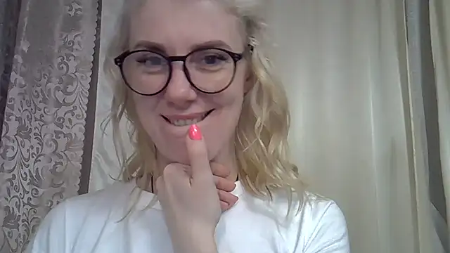 Snapshot of Pabonya91 chatting on February 2, 6:20 pm Pabonya91 online show from February 2, 6:20 pm