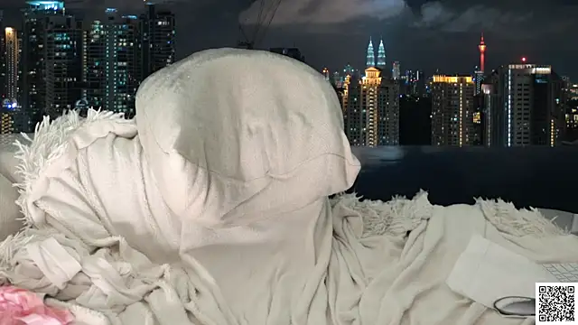 Lexi hugges online show from October 24, 5:04 am