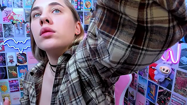 Snapshot of MiaMilas chatting on October 20, 4:24 am MiaMilas online show from October 20, 4:24 am