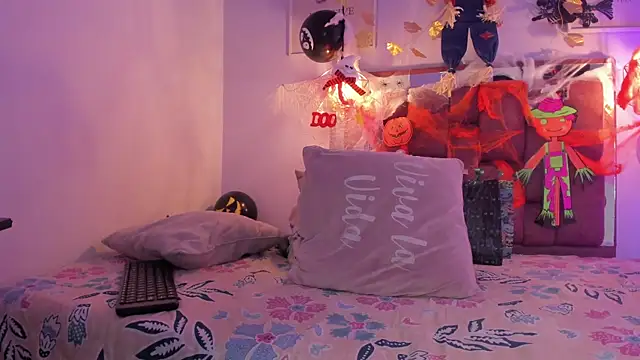 kristakinnky online show from October 31, 1:23 pm