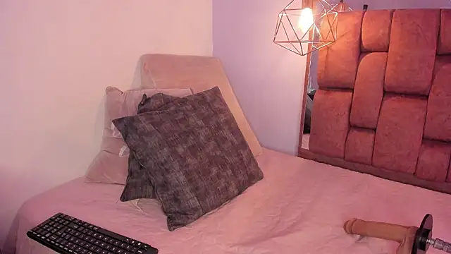 Snapshot of kristakinnky chatting on February 21, 11:44 am kristakinnky online show from February 21, 11:44 am