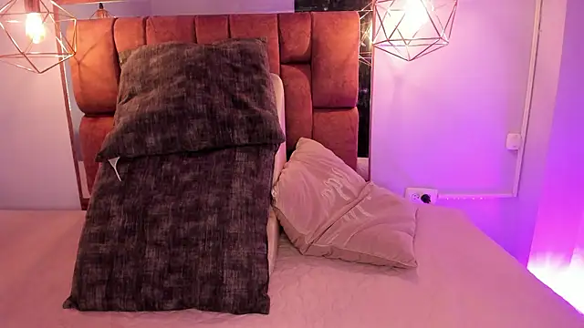 Snapshot of kristakinnky chatting on February 24, 11:41 am kristakinnky online show from February 24, 11:41 am