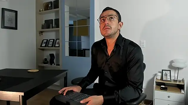 pablo-rincon95 online show from May 22, 12:11 pm