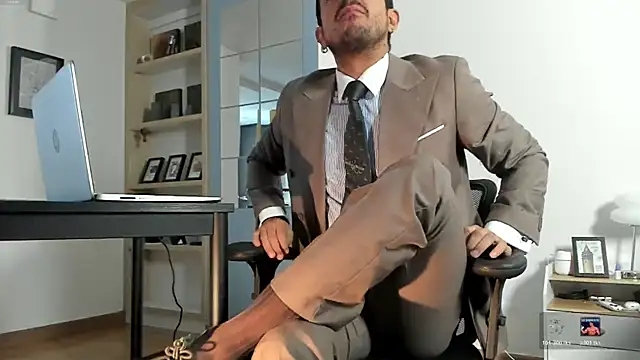 pablo-rincon95 online show from June 2, 3:36 pm