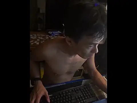 Snapshot of hkwildguy chatting on July 3, 4:30 am hkwildguy online show from July 3, 4:30 am