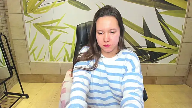 Snapshot of Mira_Karter chatting on December 8, 7:37 am Mira Karter online show from December 8, 7:37 am