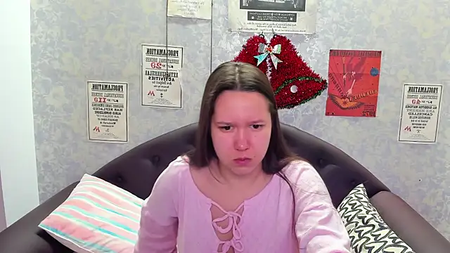 Snapshot of Mira_Karter chatting on December 18, 1:26 am Mira Karter online show from December 18, 1:26 am