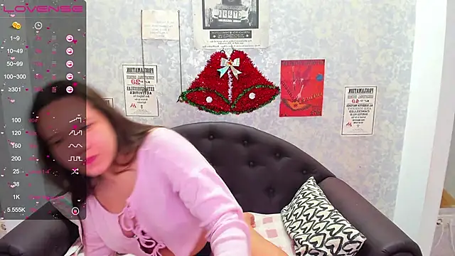 Snapshot of Mira_Karter chatting on December 18, 7:36 am Mira Karter online show from December 18, 7:36 am
