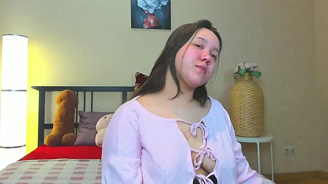 Snapshot of Mira_Karter chatting on February 15, 2:26 am Mira Karter online show from February 15, 2:26 am