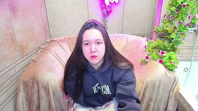 Snapshot of Mira_Karter chatting on February 22, 2:28 am Mira Karter online show from February 22, 2:28 am