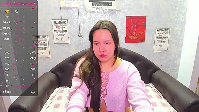 Snapshot of Mira_Karter chatting on March 1, 5:31 am Mira Karter online show from March 1, 5:31 am