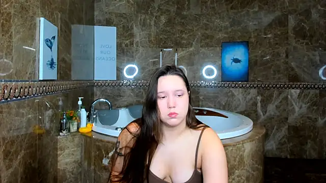 Snapshot of Mira_Karter chatting on March 2, 1:58 am Mira Karter online show from March 2, 1:58 am