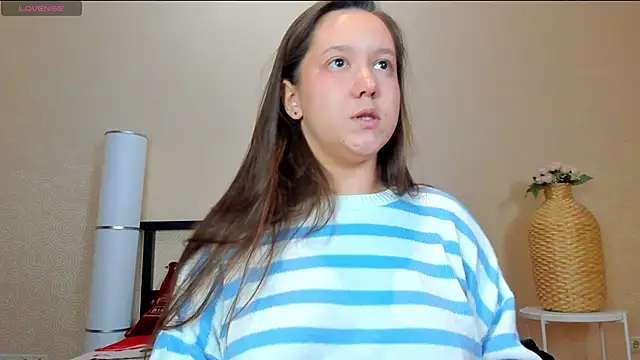 Snapshot of Mira_Karter chatting on October 20, 11:43 am Mira Karter online show from October 20, 11:43 am