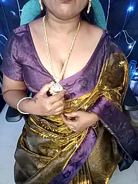 Snapshot of honey-sexy chatting on December 24, 6:55 am honey-sexy online show from December 24, 6:55 am