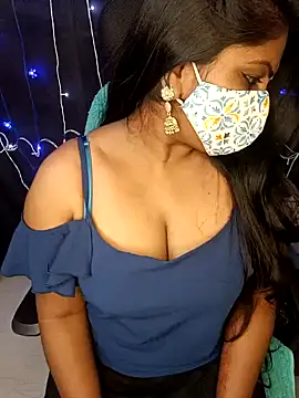 Snapshot of honey-sexy chatting on January 5, 1:58 pm honey-sexy online show from January 5, 1:58 pm