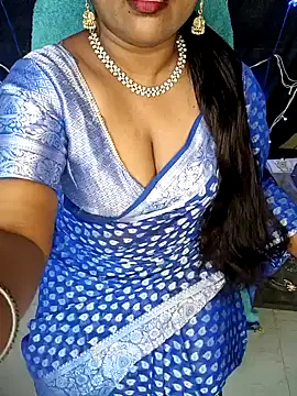 Snapshot of honey-sexy chatting on February 2, 7:09 am honey-sexy online show from February 2, 7:09 am