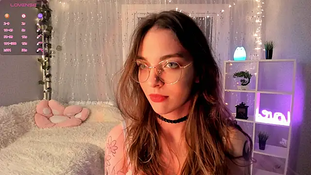 Snapshot of AraCopple chatting on December 8, 8:04 pm AraCopple online show from December 8, 8:04 pm