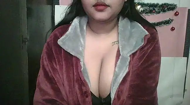 Snapshot of Your-love-12 chatting on January 4, 5:27 am Your-love-12 online show from January 4, 5:27 am