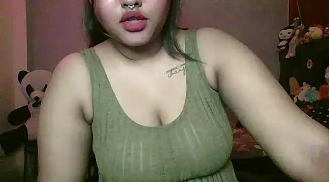 Snapshot of Your-love-12 chatting on February 17, 1:32 pm Your-love-12 online show from February 17, 1:32 pm
