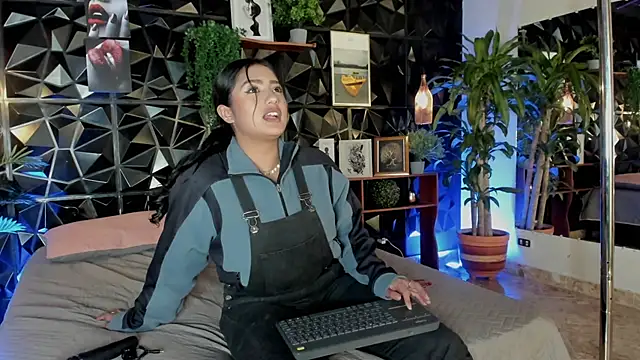 Snapshot of karla_999 chatting on September 19, 12:12 am karla 999 online show from September 19, 12:12 am