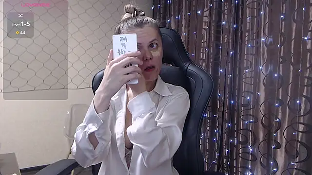 JessieOMays online show from April 21, 10:23 pm