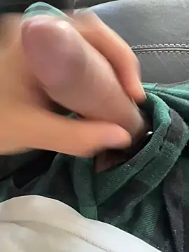 Snapshot of Pussylover_32 chatting on November 6, 5:14 pm Pussylover 32 online show from November 6, 5:14 pm