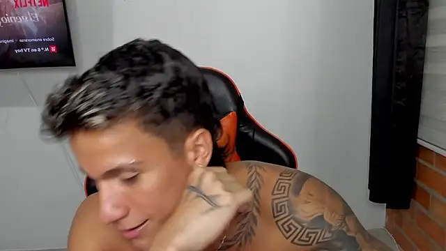 pettergrey1 online show from October 17, 11:18 pm