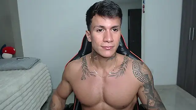 pettergrey1 online show from April 18, 11:38 pm