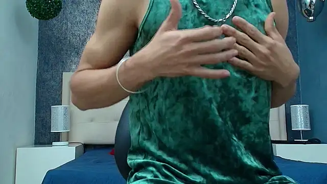 Snapshot of Erick_Zhimerman chatting on January 12, 4:18 am Erick Zhimerman online show from January 12, 4:18 am