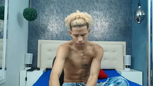 Snapshot of Erick_Zhimerman chatting on February 25, 3:49 am Erick Zhimerman online show from February 25, 3:49 am